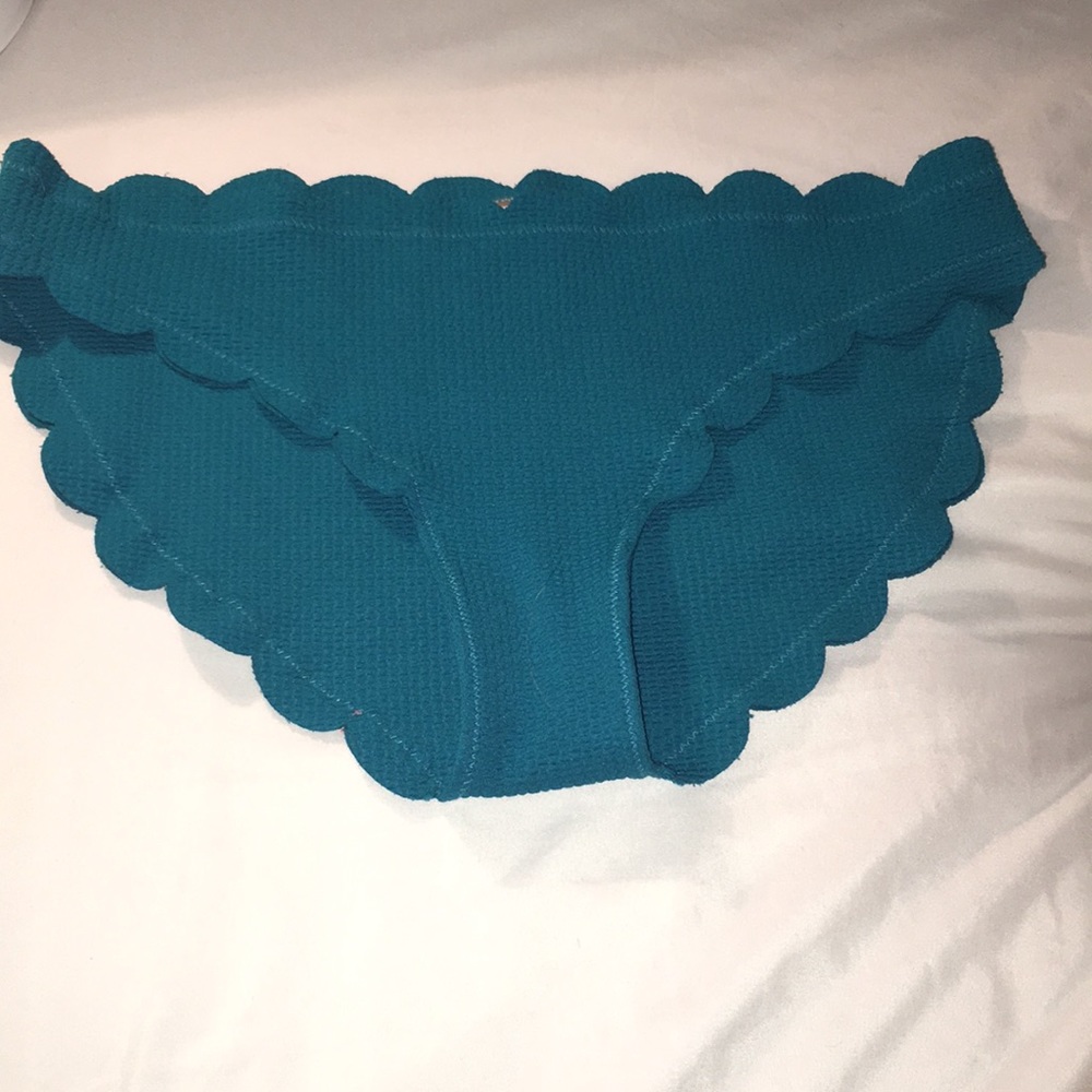 Blue scalloped bottoms. Size large